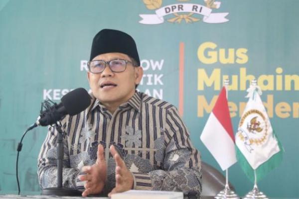 Wakil Ketua DPR RI Abdul Muhaimin Iskandar meminta pemerintah segera mempertimbangkan penutupan akses kedatangan warga negara asing, baik di pintu masuk bandara, pelabuhan maupun perbatasan negara.
