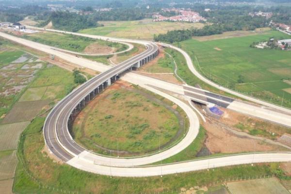 Jalan Tol Serang-Panimbang akan dilengkapi gerbang tol keluar ke Rangkasbitung sehingga akan turut mendorong perekonomian dan kesejahteraan di wilayah Rangkasbitung.