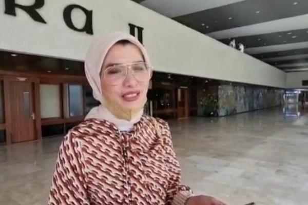 Kalau kita bicara mengenai Pileg itu ada 3 poin yang harus diperhatikan, Dikenal, Disuka dan Dipilih. Dan 3 point ini sudah dimiliki oleh pekerja seni atau artis.