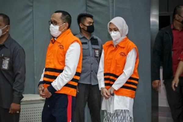 Penggeledahan itu terkait dengan penyidikan kasus suap jual beli jabatan yang menjerat Bupati Probolinggo, Puput Tantriana Sari.