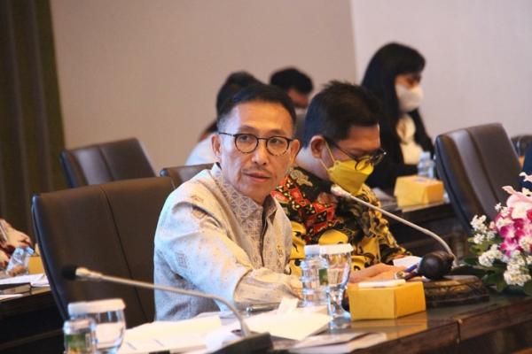 Komisi III DPR RI melakukan rapat konsultasi dengan Mahkamah Agung (MA) Republik Indonesia. Dalam rapat tersebut, Komisi III menekankan terkait dukungan kepada MA untuk melakukan digitalisasi dalam penanganan perkara.