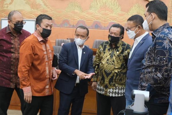 Menteri Investasi dan BKPM Bahlil Lahadalia menyampaikan instruksi dari Presiden Joko Widodo bahwa dalam waktu tiga tahun yakni pada 2023, Indeks Kemudahan Berbisnis di Indonesia berada di perigkat 40 dunia.