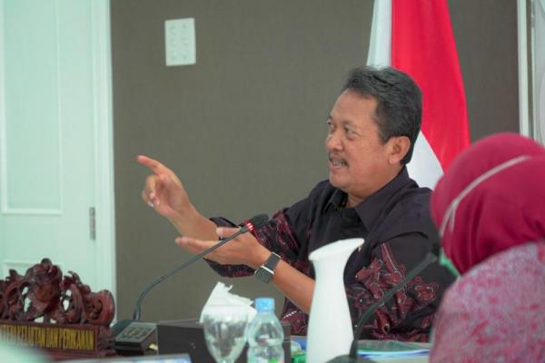 Proses distribusi memiliki peran besar dalam sektor kelautan dan perikanan Indonesia untuk memastikan produk perikanan dari produsen sampai ke tangan konsumen.