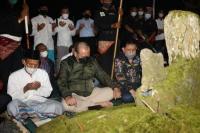 Ketua DPD Ziarah ke Makam Raja-Raja Sekala Brak Kepaksian Pernong