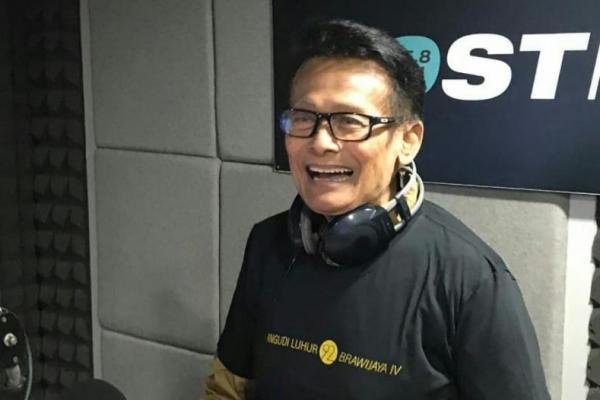 Penyanyi dan presenter legendaris Koes Hendratmo meninggal dunia.