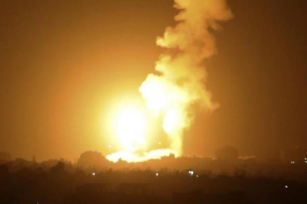 Israel telah mengebom Jalur Gaza untuk malam ketiga berturut-turut, diduga sebagai tanggapan atas tembakan roket dari wilayah Palestina.