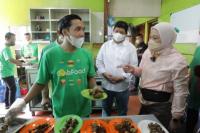 Sambangi Penerima BSU di Bandung, Manaker Ida: Semoga Bermanfaat Bagi Kehidupan Pekerja