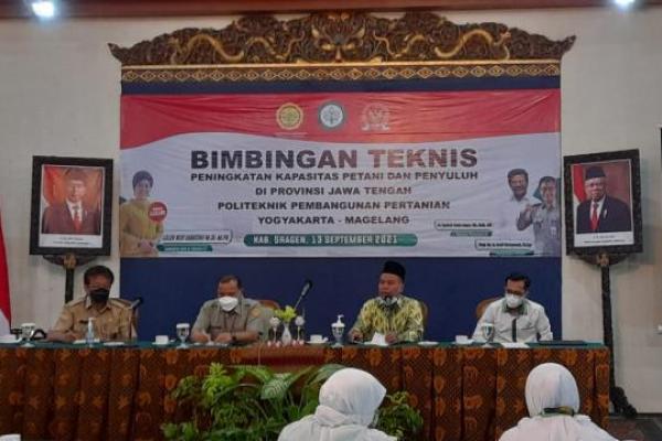 Kementan, melalui Politeknik Pembangunan Pertanian Yogyakarta Magelang (Polbangtan YoMa), berkolaborasi dengan Komisi IV DPR RI, menggelar Bimbingan Teknis (Bimtek) untuk petani dan penyuluh pertanian Kabupaten Sragen, Jawa Tengah.