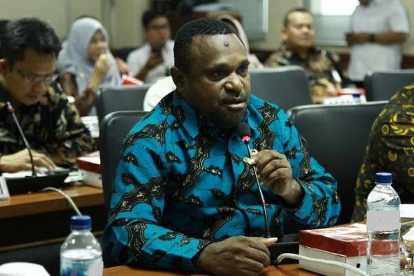 Anggota BAP DPD RI dari Papua Barat, Yance Samonsabra mengatakan, sejak dikelola Pertamina sudah 29 tahun, kondisi masyarakat sampai saat ini sangat memprihatinkan.