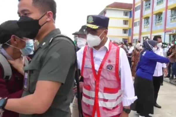 Wartawan bernama Ajang Nurdin yang juga anggota AJI Batam ini mengaku terkejut dengan aksi yang dilakukan oknum pengamanan Budi Karya tersebut.