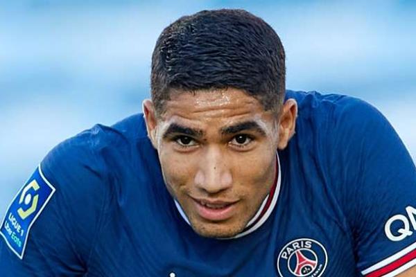 Pemain Timnas Maroko itu diduga mengundang seorang wanita ke rumahnya di Boulogne-Billancourt saat istrinya, Hiba Abouk, dan anak-anaknya sedang berlibur di Dubai.