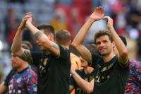 Tujuh Gol Munich Bantai Klub Juru Kunci