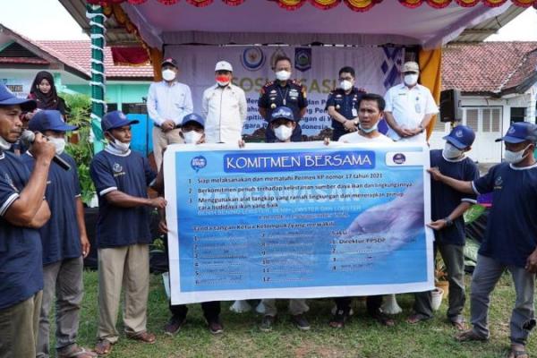 Dukungan tersebut diberikan melalui deklarasi penangkapan lobster sesuai dengan ketentuan peraturan perundang-undangan di Sumbawa pada Minggu (19/9/2021).