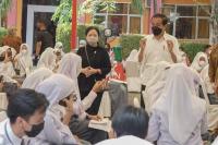 Berhadiah Sepeda, Puan Bawakan Kuis dan Jokowi Jadi Juri untuk Siswa di Banten