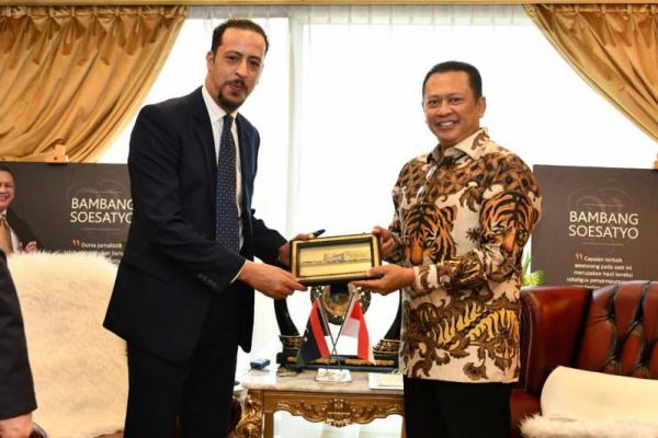 Bamsoet menjelaskan, akibat konflik dan pemblokiran sejumlah terminal minyak penting di Libya oleh pihak-pihak yang bertikai, menyebabkan hubungan perdagangan antara Indonesia dengan Libya sempat menurun.