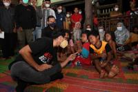 Menginap di Hutan, Nadiem Ngobrol Bareng Orang Rimba