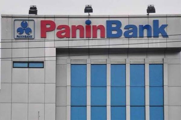 Dia diduga mengutus orang kepercayaannya, Veronika Lindawati terkait pengurangan nilai pajak dari Bank Panin yang mencapai Rp 900 miliar.