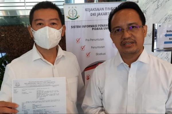 Senin (20/9) siang Andy Cahyady dan penasihat hukumnya mendatangi Kejati DKI Jakarta, untuk diperiksa dan dimintai keterangan.