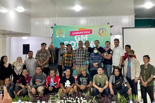 Kesatupaduan sangat diperlukan di tengah berbagai kesulitan dan persoalan hidup. Tidak ada yang lain.