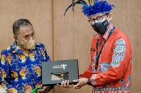 Sandiaga Uno Bertemu Tokoh Masyarakat Adat Papua