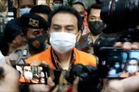 Usai Jadi Tersangka, Azis Syamsuddin Langsung Ditahan