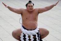 Pegulat Legendaris Jepang Pensiun dari Sumo