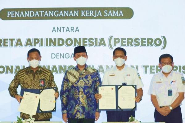 Kolaborasi antara KAI dan BNPT ini merupakan upaya KAI untuk mewujudkan pencegahan tindak pidana terorisme di lingkungan KAI.