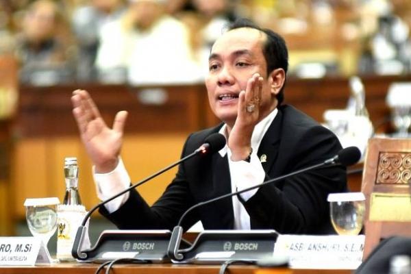 Anggota Komisi XI DPR-RI, Fauzi H Amro mengingatkan OJK agar tidak menghambat kemajuan industri keuangan dunia termasuk melarang mata uang digital Kripto (Cryptocurrency) diperdagangkan di internet.