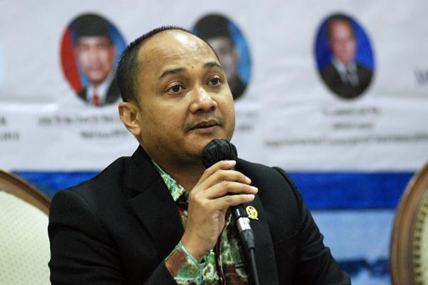 Penguatan Bakamla itu penting. Itu kapal-kapal China dan sebagainya ditangkap namun hanya bisa ditangkap tidak bisa dieksekusi karena Bakamla secara undang undang belum punya power.