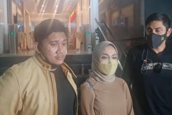 Medina Zein jalani pemeriksaan di Polda Metro Jaya terkait kasus dugaan pencemaran nama baik.