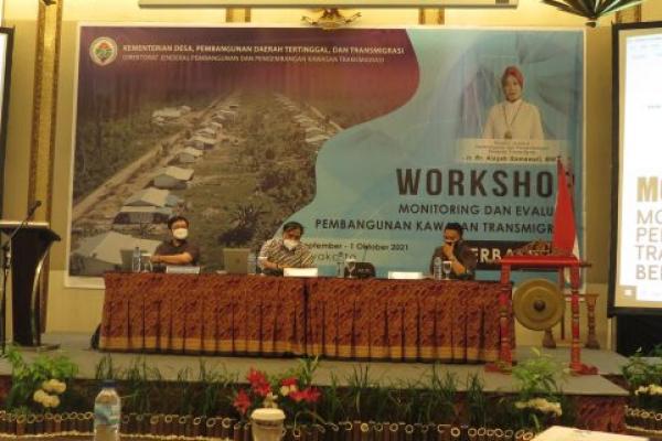 Direktorat Pembangunan Kawasan Transmigrasi selaku penyelenggara kegiatan bekerjasama dengan Tim UGM Yogyakarta fokuskan pada monitoring dan evaluasi pembangunan kawasan transmigrasi berbasis Information Technology (IT).