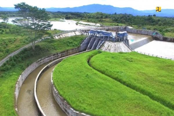 Dengan demikian bendungan yang dibangun dengan biaya besar dapat memberikan manfaat yang nyata dimana air akan mengalir sampai ke sawah-sawah milik petani.