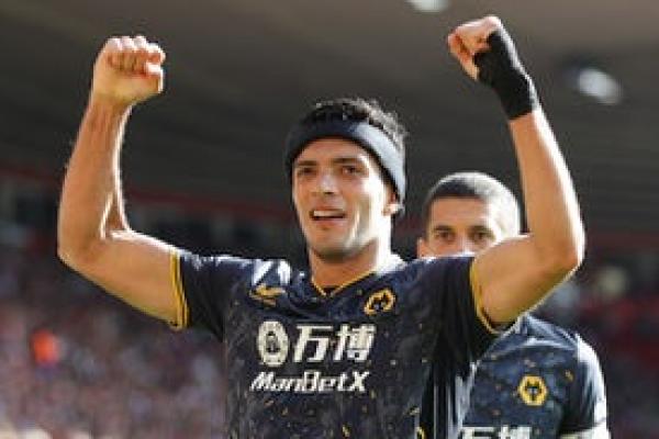 Juara Liga Premier Manchester City dan raksasa Serie A Juventus dilaporkan tertarik untuk mengontrak striker Wolverhampton Wanderers Raul Jimenez.