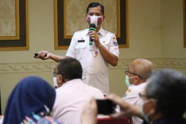 Lima ketentuan atau kriteria yang menjadi patokan petugas Dinsos untuk menindaklanjuti pendaftaran DTKS yakni, tidak terdapat anggota keluarga yang menjadi PNS, TNI, Polri, pegawai tetap BUMN, anggota DPR maupun DPRD, serta tidak memiliki mobil.