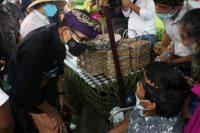 Pesan 100 Bokor, Menparekraf Sandiaga Uno Beri Pekerjaan ke Pengrajin Disabilitas