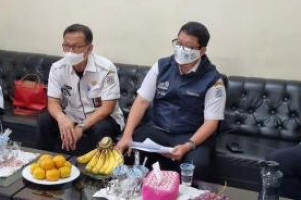 Kepala Dinas Dukcapil DKI Jakarta, Budi Awaluddin mengatakan, tidak ada persyaratan tambahan bagi penghuni rusun sederhana sewa saat akan mengurus pindah alamat dan Kartu Tanda Penduduk (KTP).