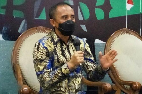 Anggota Komisi V DPR RI Anwar Hafid berharap agar keberadaan kawasan industri smelter nikel tidak hanya mengeruk bahan baku saja, tetapi juga dapat menurunkan angka kemiskinan ekstrem pada masyarakat di Morowali, Sulawesi Tengah.