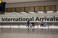 Longgarkan Pembatasan, Inggris Cabut Status 47 Negara dari Daftar Merah Perjalanan