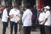 Presiden Jokowi Resmikan Bantuan Tunai Bagi PKL dan Warung