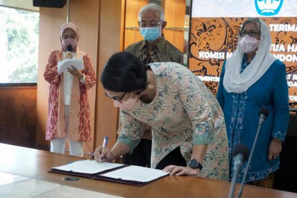 Acara serah terima yang disaksikan Sekretaris Jenderal Kementerian Pendidikan, Kebudayaan, Riset, dan Teknologi (Kemdikbudristek), Suharti, tersebut dilakukan secara luring terbatas dengan protokol kesehatan yang ketat, pada Kamis (7/10) pekan lalu.