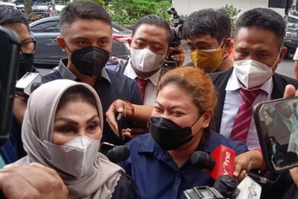 Olivia Nathania putri dari Nia Daniaty kembali berhalangan hadir di pemanggilan kepolisian. Kenapa?