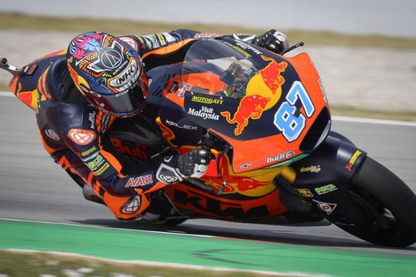 Setelah finis pada dua balapan beruntun sejak Grand Prix Austria tahun lalu, pemimpin klasemen Moto2 Remy Gardner membuat kesalahan besar pertamanya musim ini