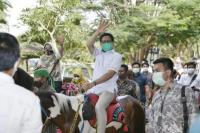 Tunggangi Kuda, Gus Menteri Nikmati Keindahan Desa Wisata Alam Gosari di Gresik