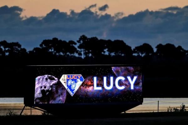 Wahana antariksa yang dikemas di dalam kapsul kargo khusus, lepas landas dari Stasiun Angkatan Udara Cape Canaveral di Florida pada pukul 5.34 pagi, dibawa oleh roket Atlas V dari United Launch Alliance (UAL), sebuah usaha patungan Boeing Co dan Lockheed Martin Corp.