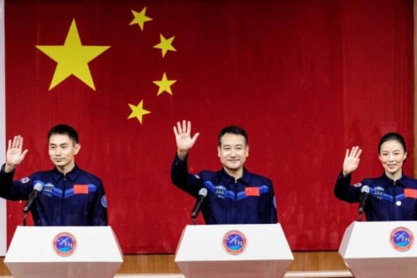 China memulai pembangunan stasiun ruang angkasa pada bulan April dengan peluncuran Tianhe - modul pertama dan terbesar dari tiga stasiun. Sedikit lebih besar dari bus kota, Tianhe akan menjadi tempat tinggal dari stasiun luar angkasa yang telah selesai dibangun.