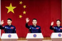 Roket China Lepas Landas untuk Misi Berawak Terpanjang