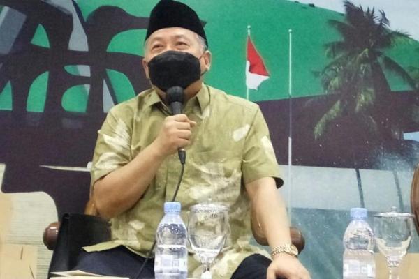 Problem pinjol ilegal dari perspektif suplai, maka salah satu solusinya ialah dengan memperbanyak suplai dana segar dengan menurunkan suku bunga pinjaman.