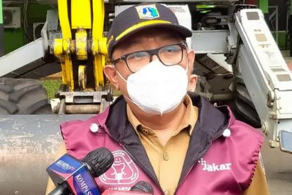 Asep Kuswanto mengatakan, selain personel pihaknya juga menyiagakan sejumlah sarana prasarana pendukung seperti 1.543 unit truk angkutan sampah, 118 unit alat berat, 47 unit road sweeper, 33 bus toilet, 35 toilet portable dan 50 set kubus apung atau perahu ponton.