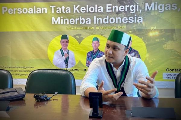 Humas PT. Tiran Mineral, La Pili diduga melakukan teror terhadap kedua orang tua Muhammad Ikram Pelesa. Dia saat ini menjabat sebagai Ketua Bidang Pembangunan Energi, Migas dan Minerba PB HMI.