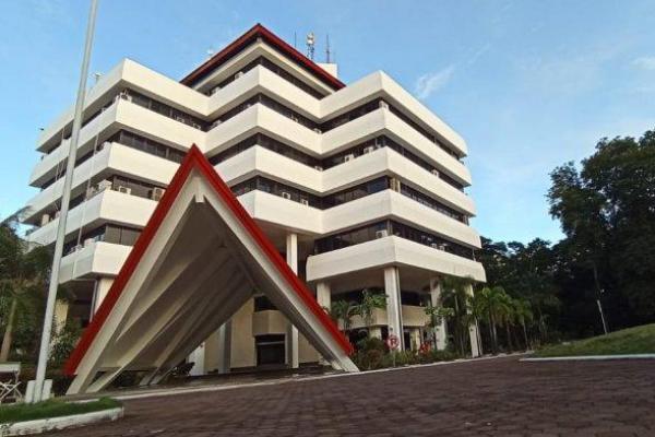 Pernyataan sikap tersebut dibacakan oleh Guru Besar Fakultas Teknik Unhas Prof. Triyatni Martosenjoyo di halaman rektorat Kampus Unhas Tamalanrea, pada Jumat (2/1).